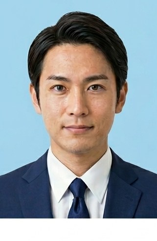 AIが生成したスーツ姿の証明写真サンプル