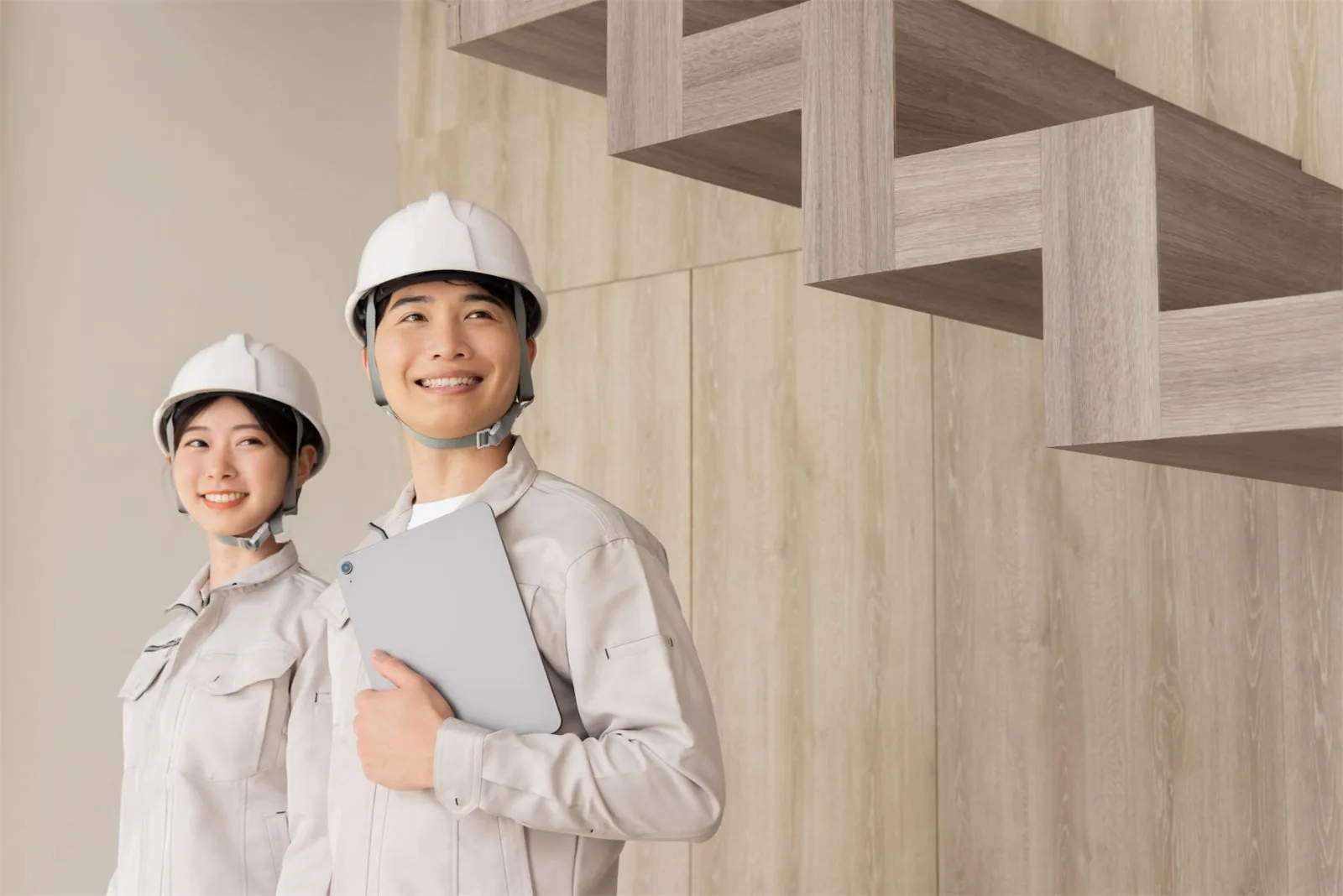 住宅営業採用の打ち合わせをする企業担当者